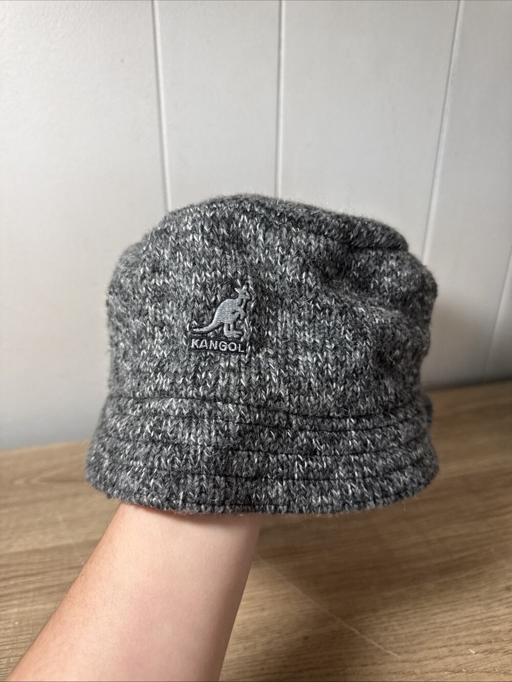 Kangol Gray And Black Bucket Hat Knit 1447BC01 Size Large Q2